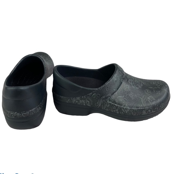Dual Comfort Clogs Black &Gray Floral Crocs - Picture 6 of 6